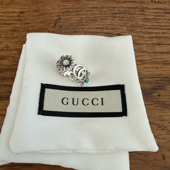 Gucci Silver Floral GG Marmont mother-of-pearl ring - Picture 2 of 6